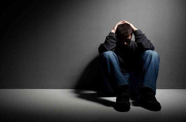 Đôi khi, thứ chúng ta nhớ nhất hậu chia tay không phải là người ấy, mà là chính mình – cái phiên bản từng hạnh phúc, từng đầy niềm tin khi còn có họ bên cạnh.