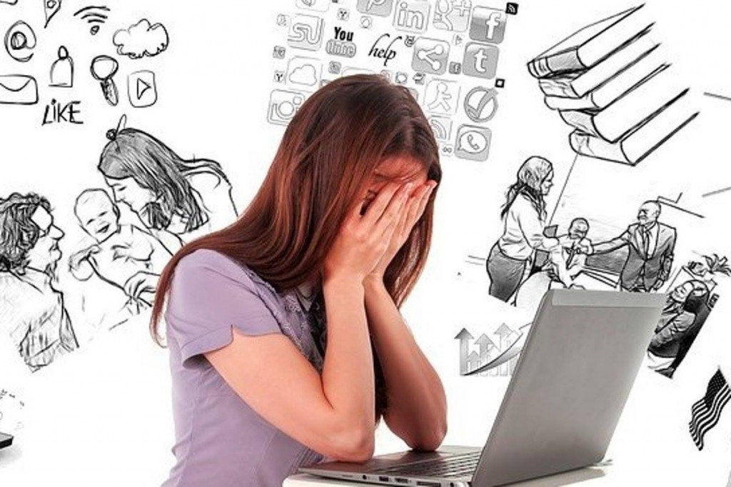 “Đôi khi, điều khiến ta kiệt sức không phải là công việc – mà là cố gắng trở thành người mà kỳ vọng xã hội vẽ ra.”